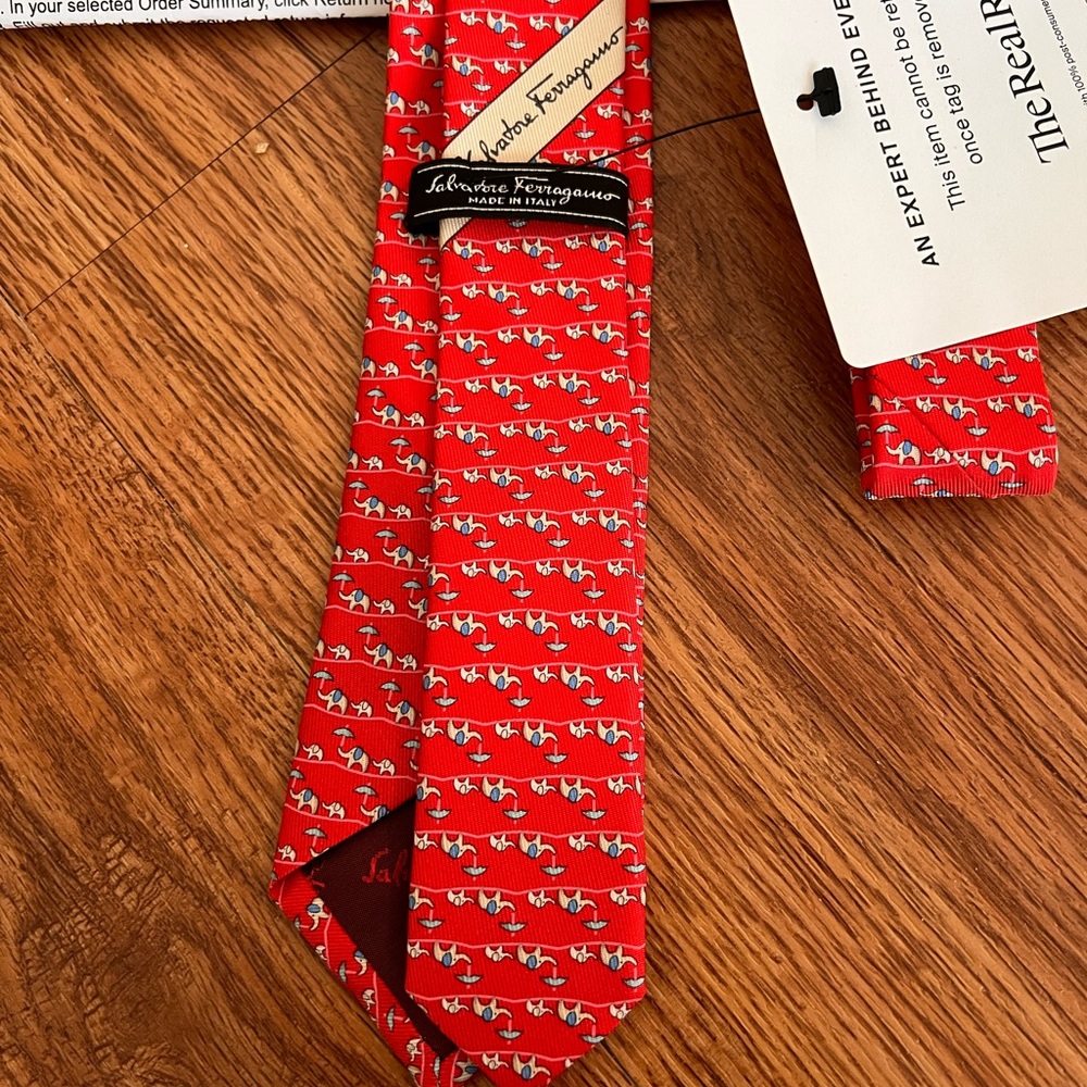 Purchased from TheRealReal-excellent condition no signs of wear(SKU: SAL200371)